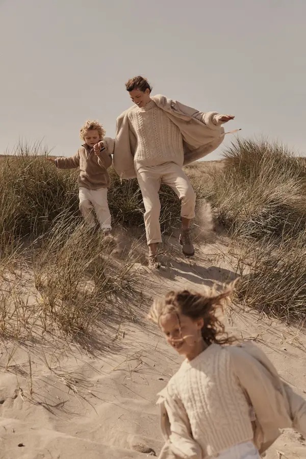 A06663 AU23 ACQ L C040