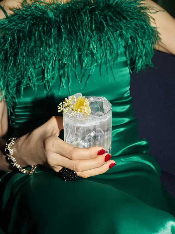 B6226 Londonessence NAOKO BODY SERVE V2