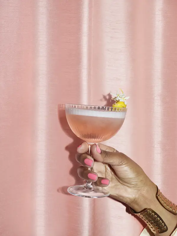 B5919 Londonessence YOLISA SERVE V4