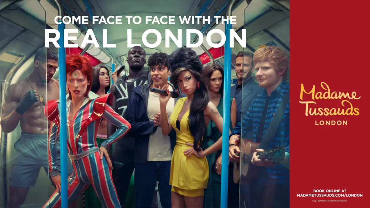 Madame Tussauds Royals D12 RED Min