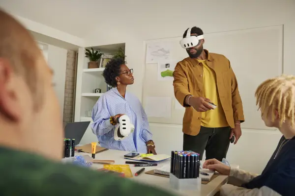 20231023 Tiramisu Brand Shot021 Enterprise Productdesigner Lifestyle Group Collaboration 1867 RGB FINAL